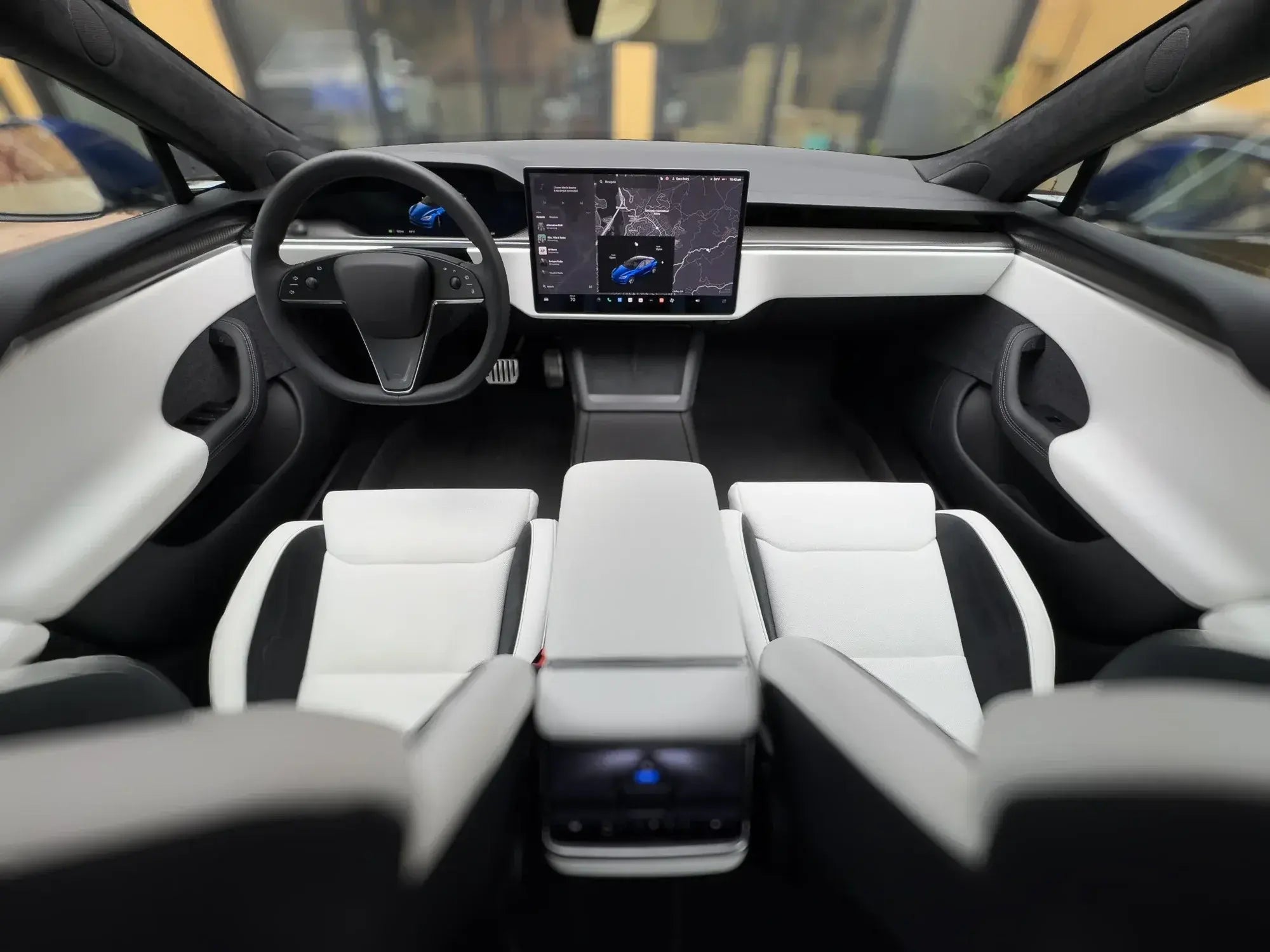KEREN console safe in a vehicle interior